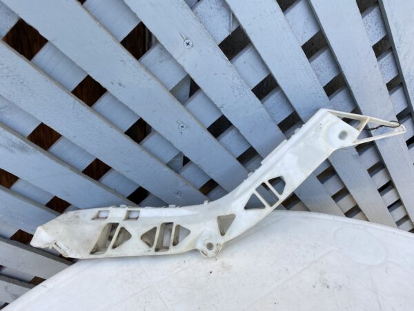 Mensula trasera izquierda Mazda 3 sedan 2004 - 2009