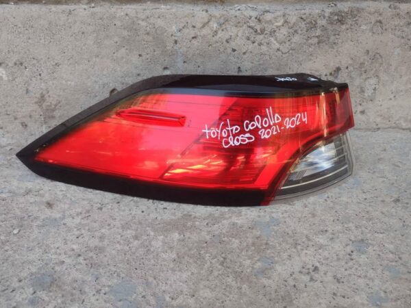 Foco trasero izquierdo Toyota Corolla Cross 2021 - 2024 - Imagen 6