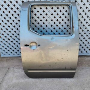 Puerta trasera derecha Nissan Navara 2008 - 2014
