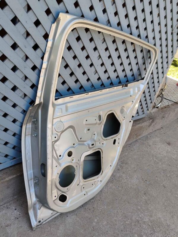 Puerta trasera derecha Renault Megane 3 2010 - 2015 - Imagen 6
