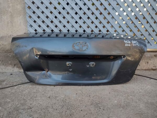 Tapa maleta Toyota New Yaris 2006 - 2013