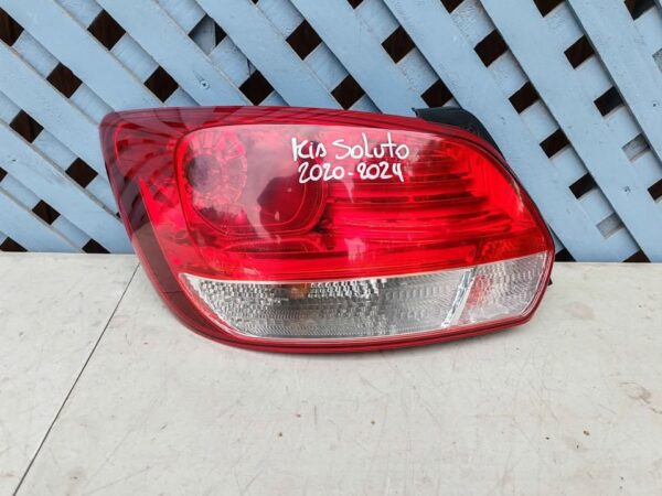 Foco trasero izquierdo Kia Soluto 2020 - 2024