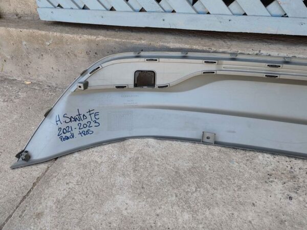 Moldura inferior de parachoque trasero Hyundai Santa Fe 2021 - 2023 - Imagen 6
