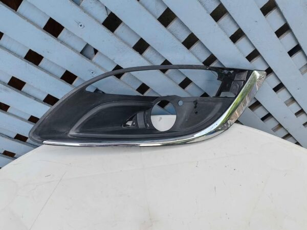 Tapa de neblinero izquierdo Opel Astra 2013