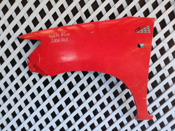 Tapabarro izquierdo Toyota Hilux 2012 - 2015