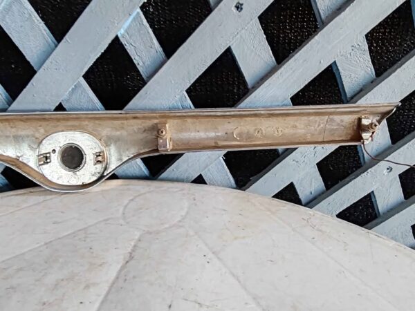 Bisel cromado de máscara Mazda 323 1998 - 2000 - Imagen 5