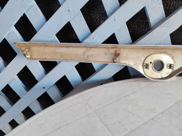 Bisel cromado de máscara Mazda 323 1998 - 2000 - Imagen 6