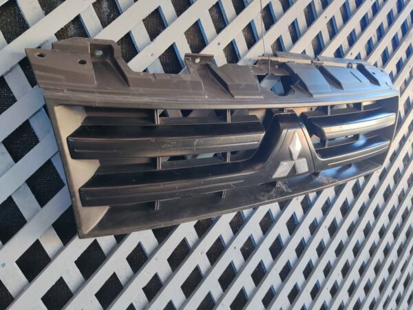 Máscara Mitsubishi Montero 2007 - 2010 - Imagen 5