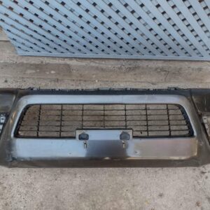 Parachoque delantero Toyota Hilux 2016 - 2023