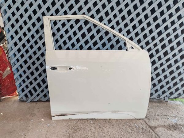 Puerta delantera derecha Mahindra XUV 300 2023 - 2025