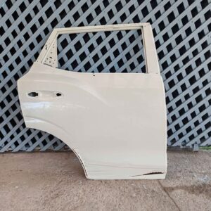 Puerta trasera derecha Mahindra XUV 300 2023 - 2025