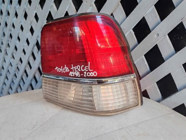 Foco trasero derecho Toyota Tercel 1998 - 2000 - Imagen 2