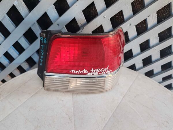 Foco trasero derecho Toyota Tercel 1998 - 2000 - Imagen 4