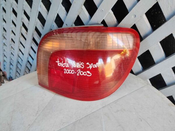 Foco trasero derecho Toyota Yaris Sport 2000 - 2003 - Imagen 2