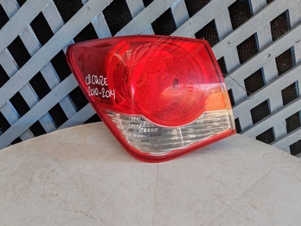 Foco trasero izquierdo Chevrolet Cruze 2001 - 2014