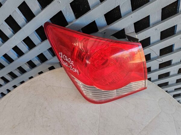 Foco trasero izquierdo Chevrolet Cruze 2001 - 2014 - Imagen 4