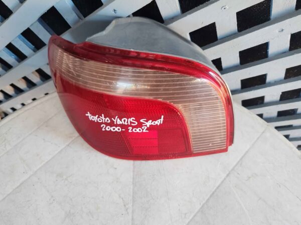 Foco trasero izquierdo Toyota Yaris Sport 2000 - 2003 - Imagen 4