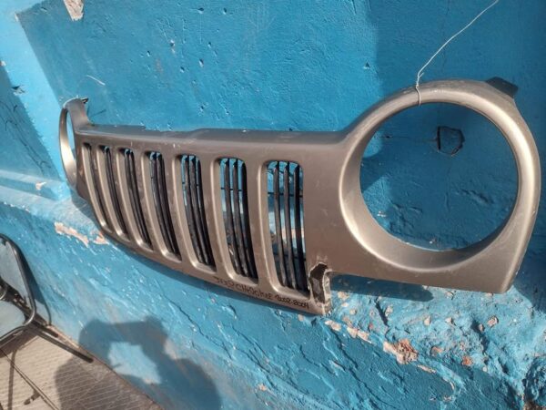 Mascara Jeep Cherokee Liberty 2002 - 2004 - Imagen 3
