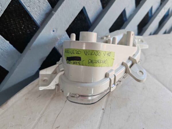 Neblinero derecho Volvo V40 Cross Country 2013 - 2019 - Imagen 4