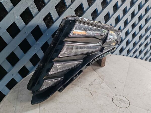 Óptico superior izquierdo Hyundai Tucson 2022 - 2025 - Imagen 4