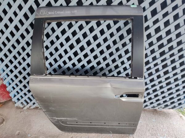 Puerta trasera derecha Kia Carnival 2006 - 2014 - Imagen 2