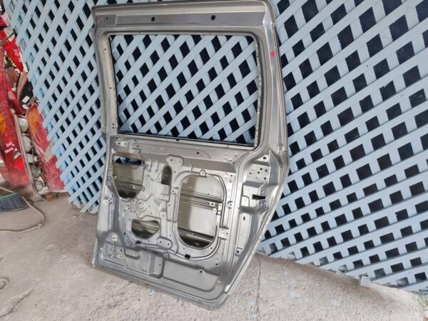 Puerta trasera derecha Kia Carnival 2006 - 2014 - Imagen 8