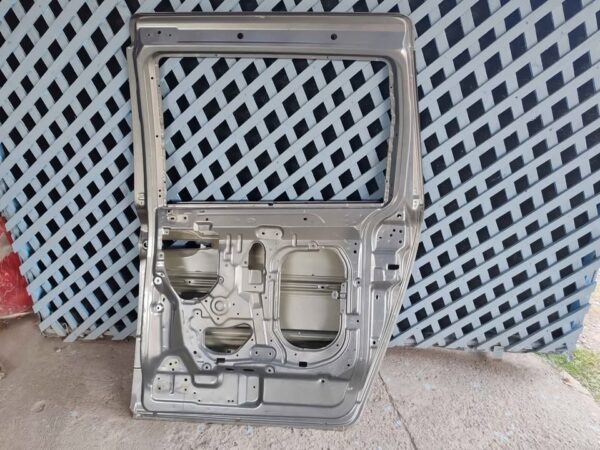 Puerta trasera derecha Kia Carnival 2006 - 2014 - Imagen 9