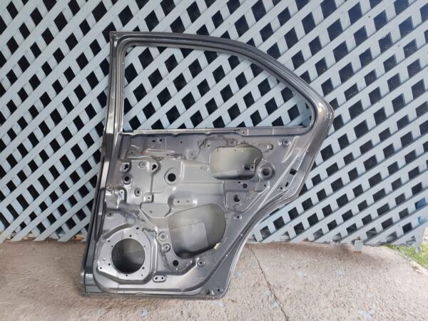 Puerta trasera derecha Suzuki Kizashi 2010 - 2017 - Imagen 8