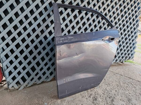 Puerta trasera izquierda Hyundai Grand i10 sedan 2015 - 2020 - Imagen 4