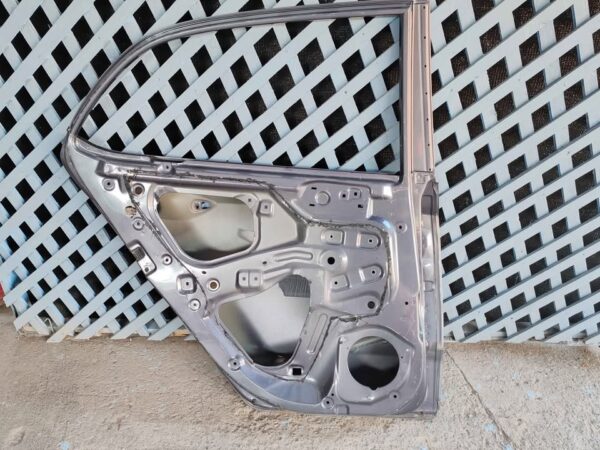 Puerta trasera izquierda Hyundai Grand i10 sedan 2015 - 2020 - Imagen 8