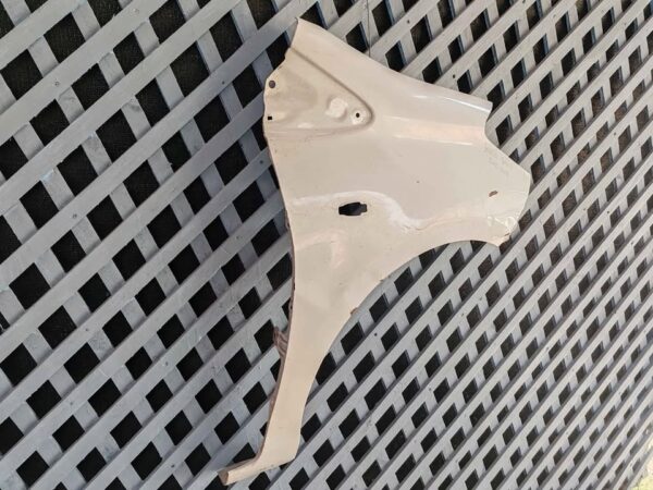 Tapabarro derecho Toyota Yaris Sport 2012 - 2013 - Imagen 2