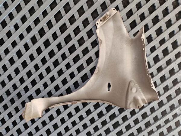Tapabarro derecho Toyota Yaris Sport 2012 - 2013 - Imagen 7