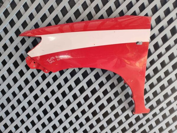 Tapabarro izquierdo Toyota Hilux 2012 - 2015