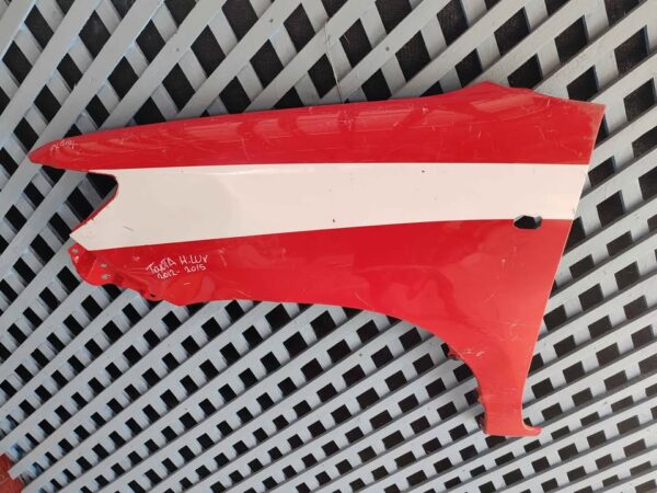 Tapabarro izquierdo Toyota Hilux 2012 - 2015 - Imagen 2