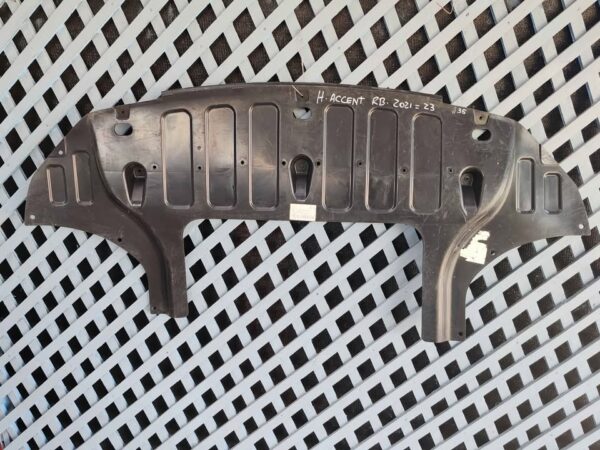 Cubre motor inferior Hyundai Accent 2021 - 2023