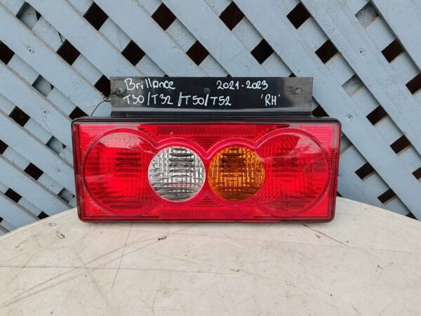 Foco trasero derecho Brilliance T30 / T32/ T50 / T52 2021 - 2023
