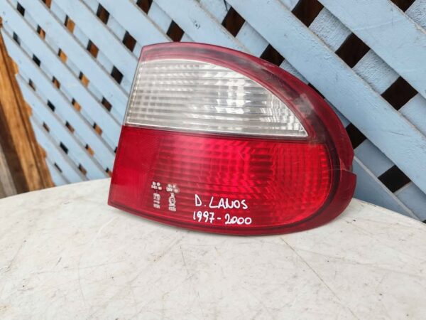 Foco trasero derecho Daewoo Lanos 1997 - 2000 - Imagen 3