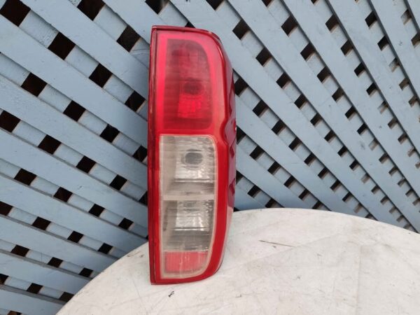 Foco trasero derecho Nissan Navara 2008 - 2016