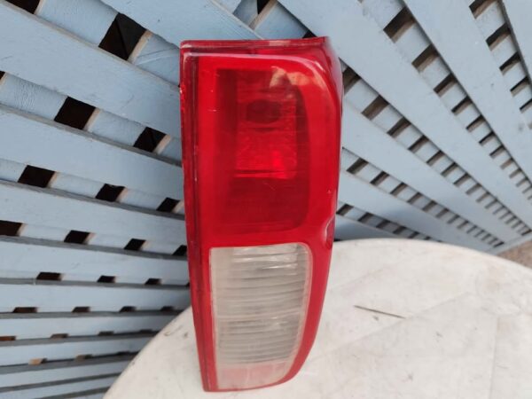 Foco trasero derecho Nissan Navara 2008 - 2016 - Imagen 4