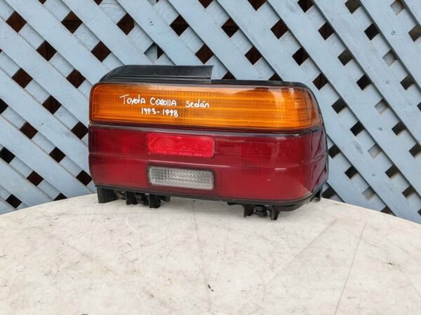 Foco trasero derecho Toyota Corolla 1993 - 1997