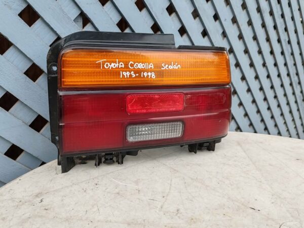 Foco trasero derecho Toyota Corolla 1993 - 1997 - Imagen 2