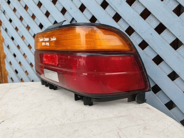 Foco trasero derecho Toyota Corolla 1993 - 1997 - Imagen 3