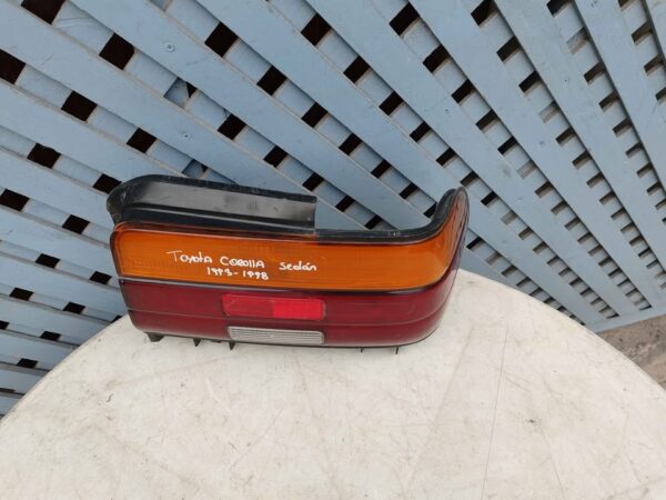 Foco trasero derecho Toyota Corolla 1993 - 1997 - Imagen 4