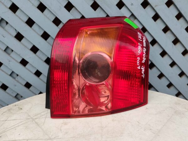 Foco trasero derecho Toyota Corolla Sport 2004 - 2007