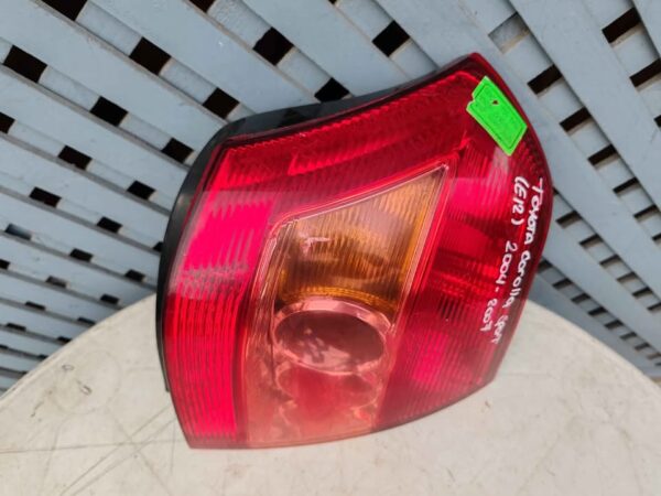 Foco trasero derecho Toyota Corolla Sport 2004 - 2007 - Imagen 4