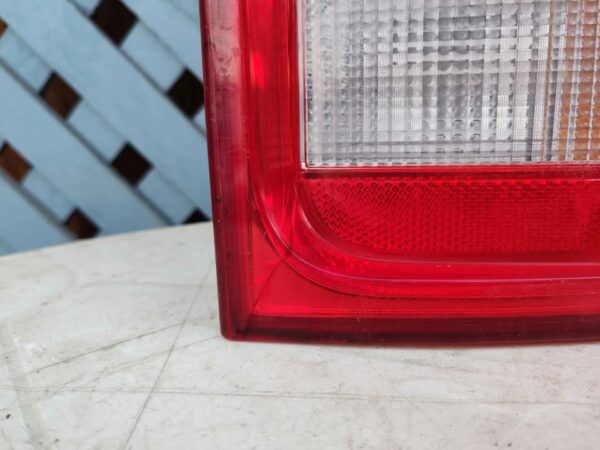 Foco trasero derecho Volkswagen Amarok 2012 - 2018 - Imagen 3