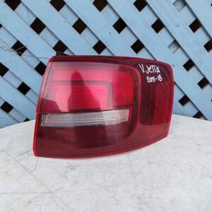 Foco trasero derecho Volkswagen Jetta 2015 - 2018