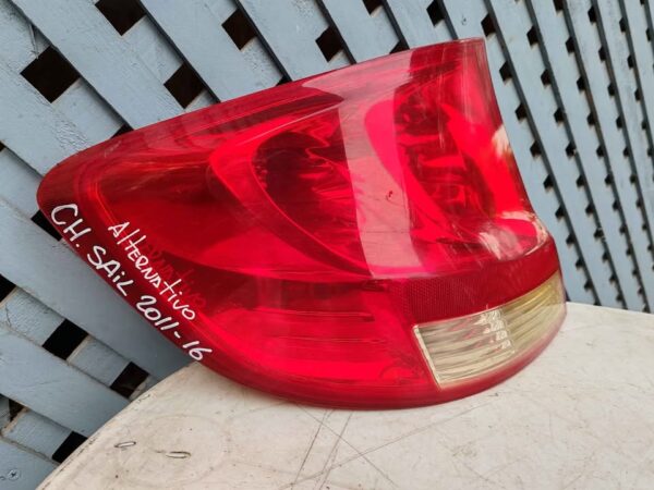Foco trasero izquierdo Chevrolet Sail 2011 - 2015 - Imagen 2