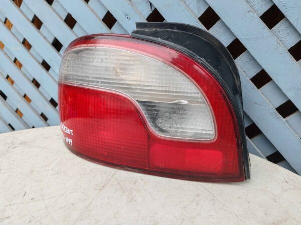 Foco trasero izquierdo Hyundai Accent 1998 - 1999 - Imagen 3