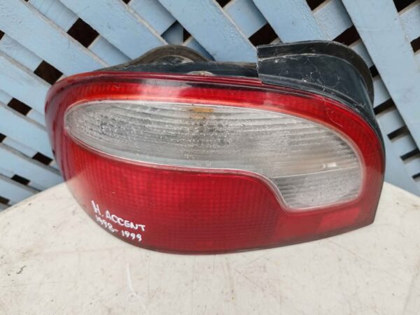 Foco trasero izquierdo Hyundai Accent 1998 - 1999 - Imagen 4